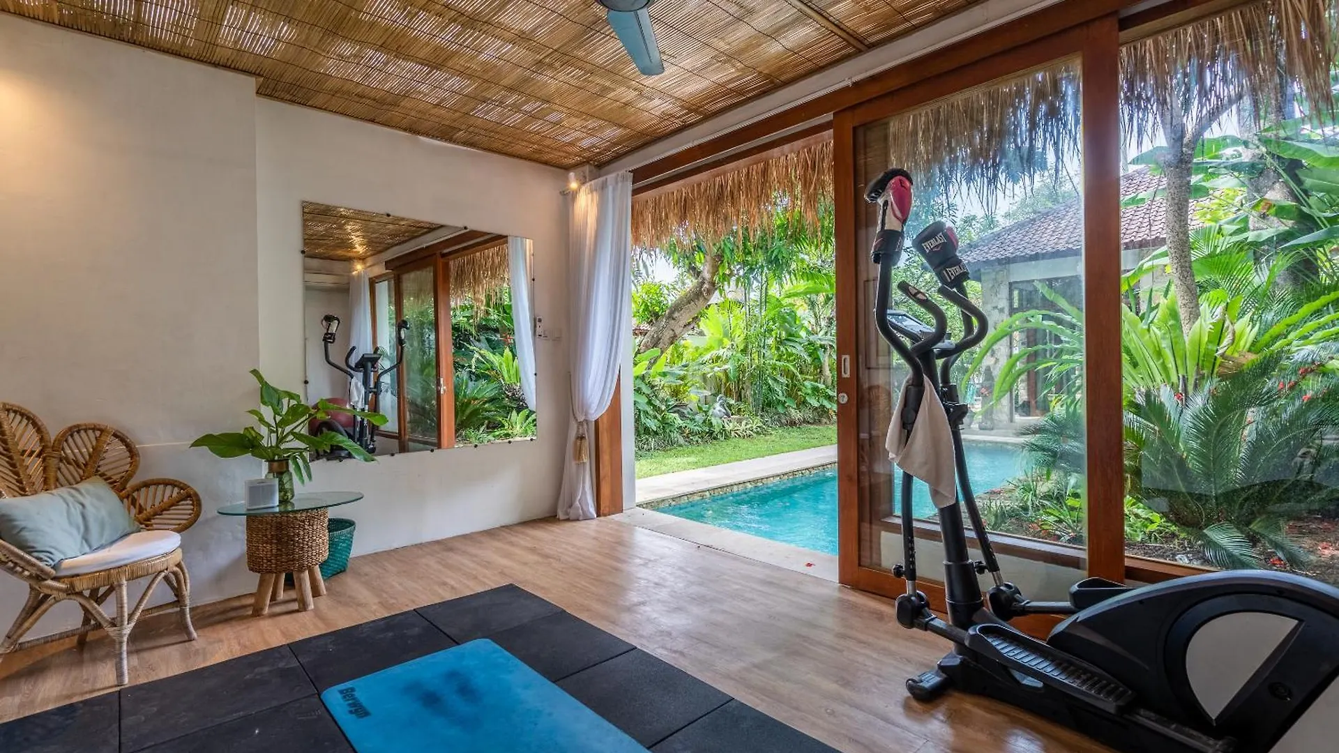 Baby Melon Villas Seminyak  Guest house